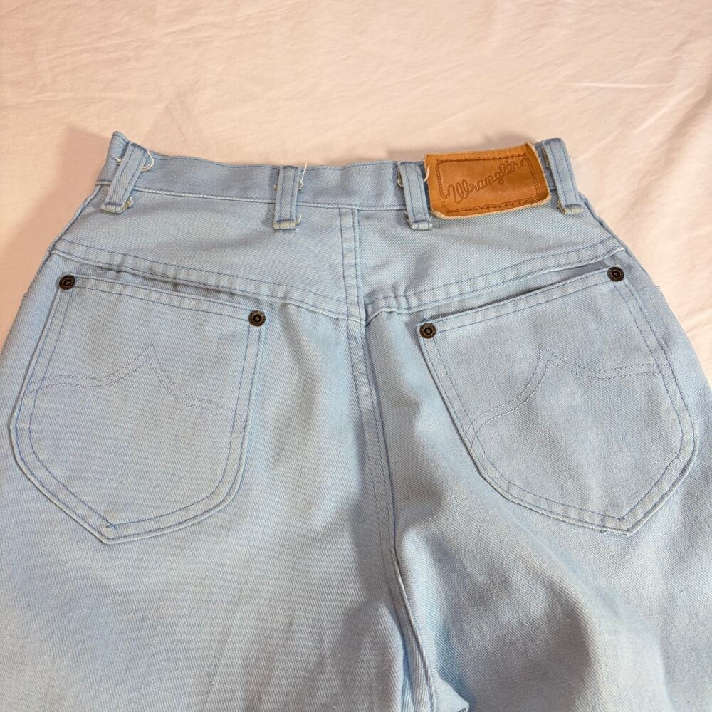 VTG Wrangler womens light blue jeans.  Size 24. High rise, straight leg.  1970s - Picture 5 of 6